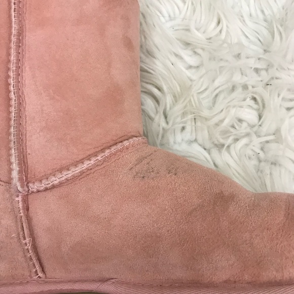 pink uggs!! - Picture 3 of 4